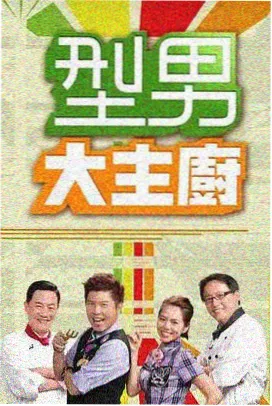 远景水景画面中的瀑布与水面雾气层